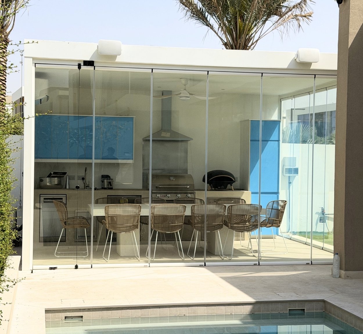 Frameless Folding door (4)